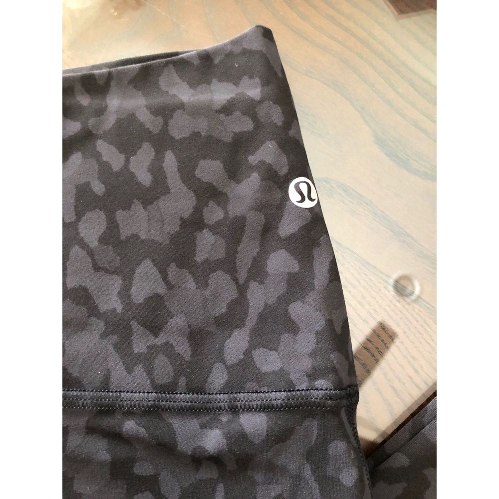Lululemon Align Crop 21" Camo Size 8 NWT - Picture 4 of 6
